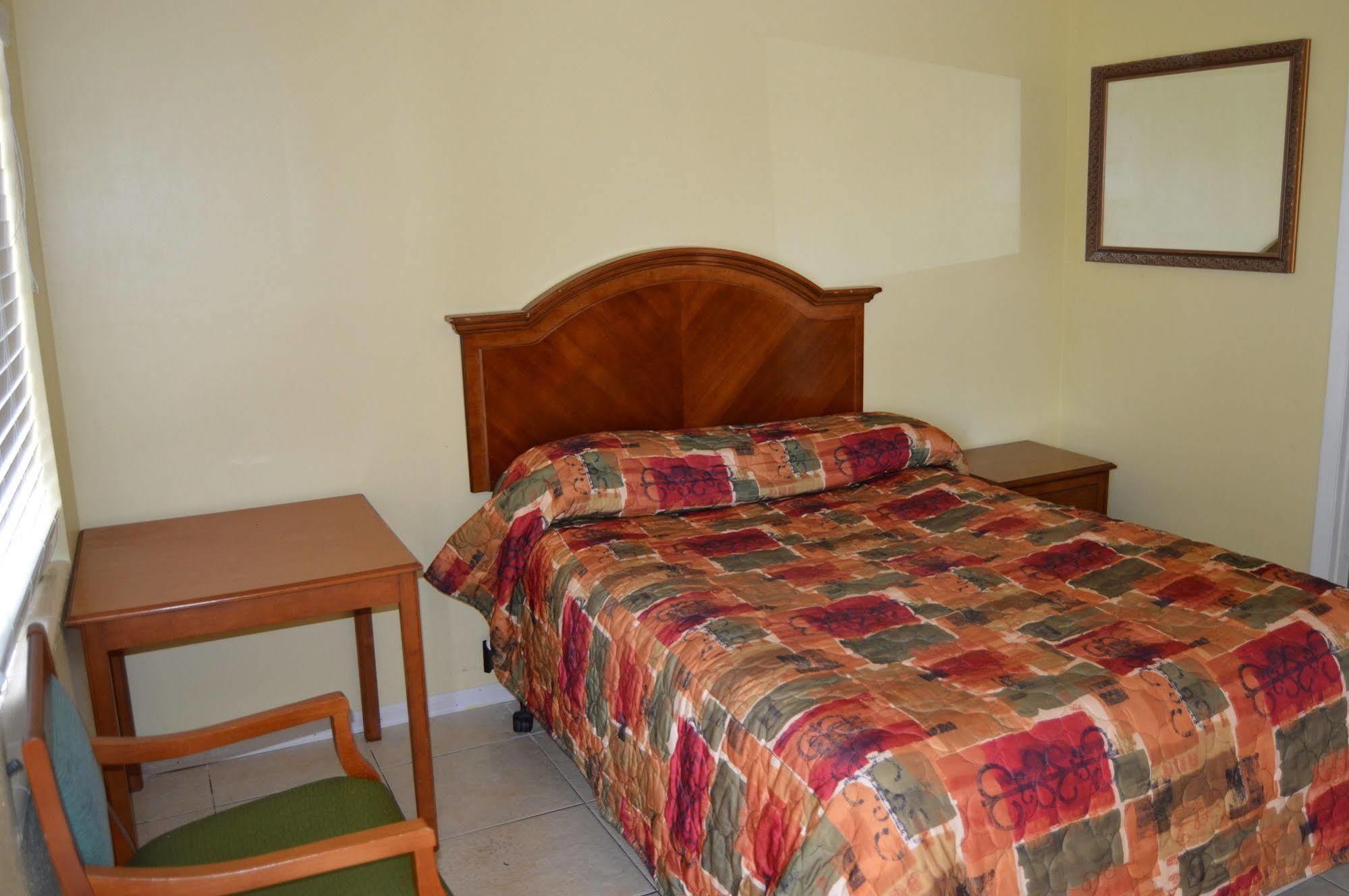 Siesta Inn Sarasota - Indian Beach Екстериор снимка